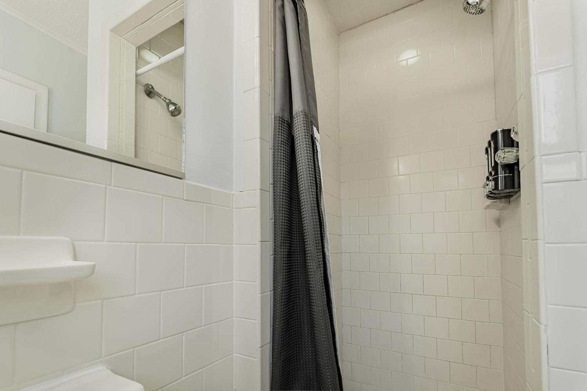 Mia's Boutique Hotel Nags Head