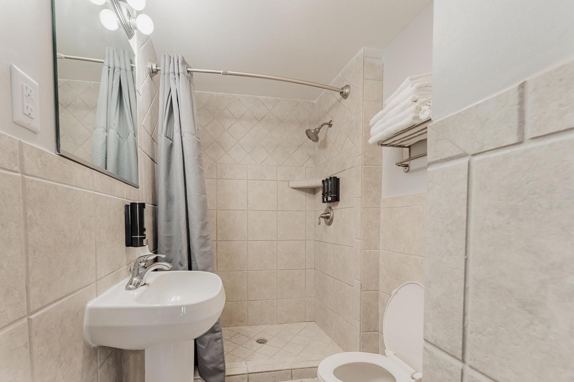 Mia's Boutique 5* Nags Head