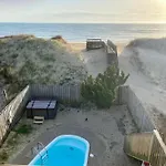 Hammerheads Hideaway! Oceanfront, Nags Head! Free Pool Heat April & May!