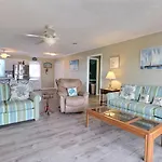 7130 C Dream 1 Min Walk To The Beach