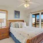 6195 The Stowaway 6 Min Walk To Beach Pool