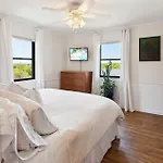 7121 The Shelter 4 Min Walk To Beach