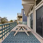 Mins To Beach Hot Tub Outdoor Projector Bbq Grill