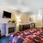 Seahorse Inn & Cottages