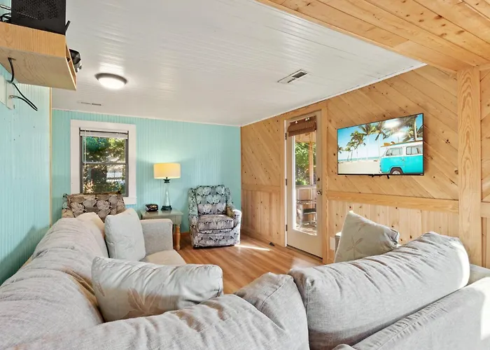 7147 Geris Place 11A 200Ft To Beach