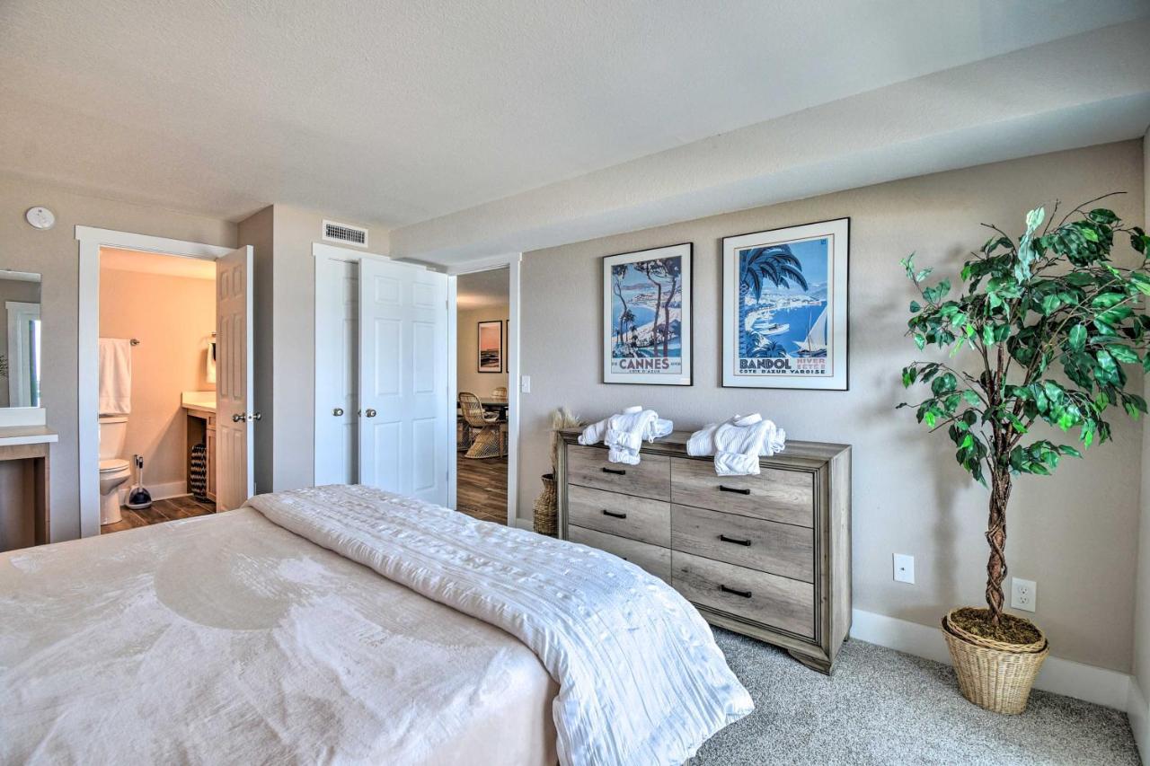 Beachfront With Private Balcony!