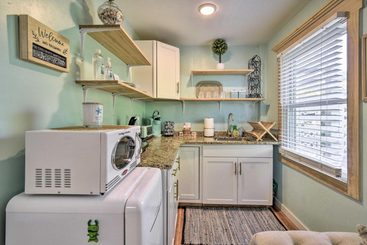 Dreamy, Coastal Studio Paradise With Hot Tub! Apartment