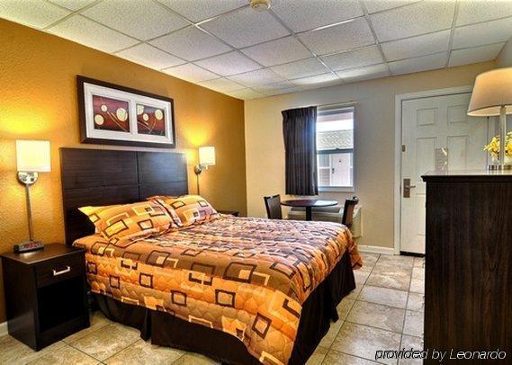 Rodeway & Hotel 2*