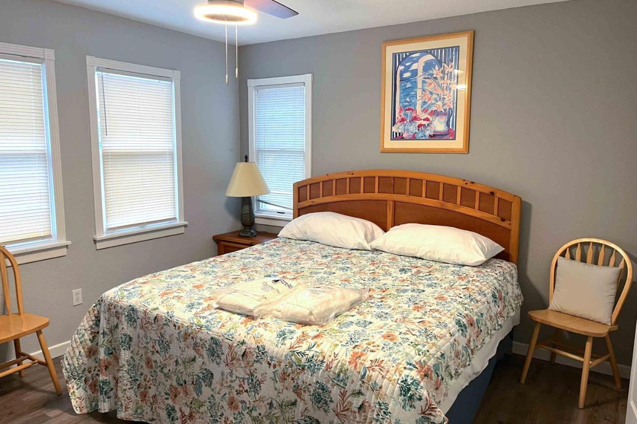 5516 - Mermaid's Den By Realty *