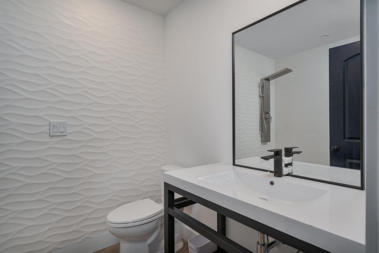 5950 - Sea Stars By Realty *