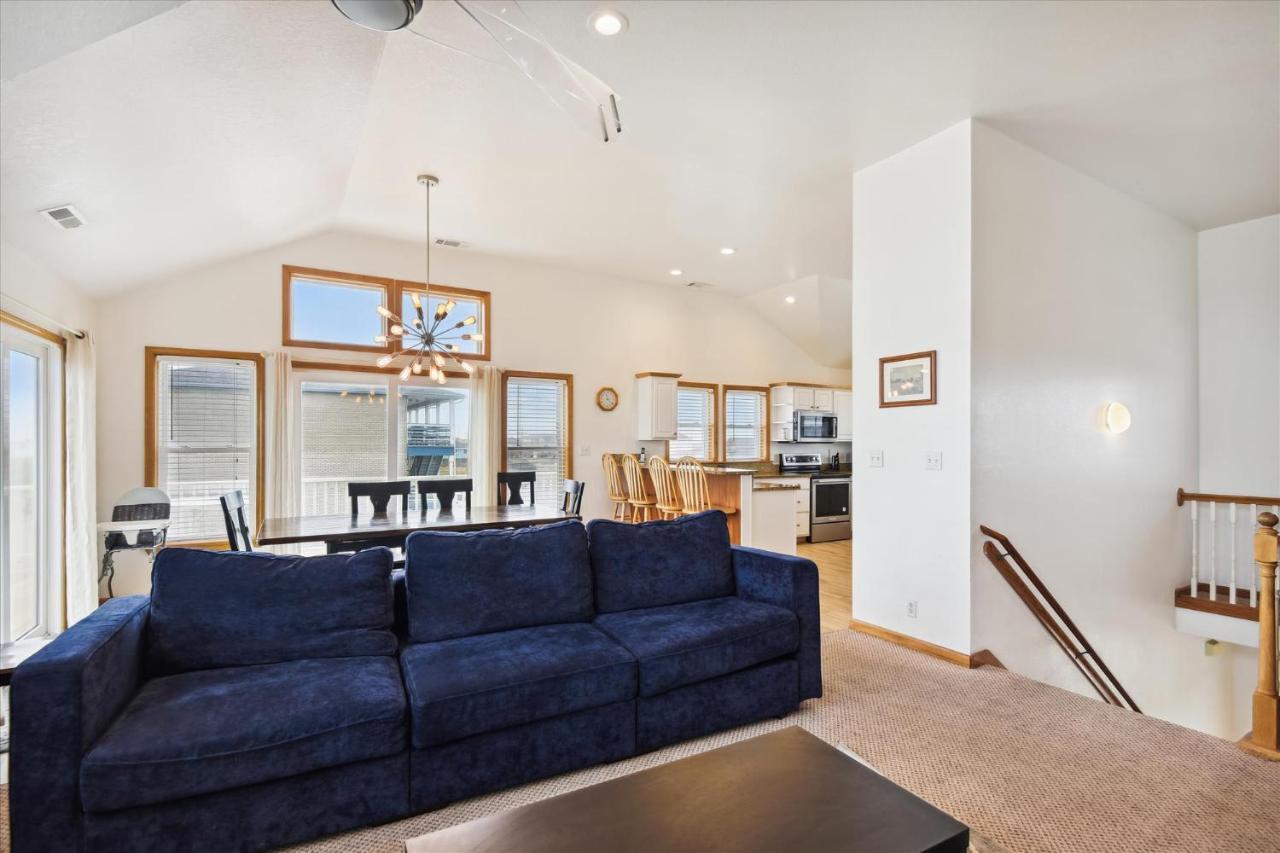5704 - Shontee's Summer Place By Realty