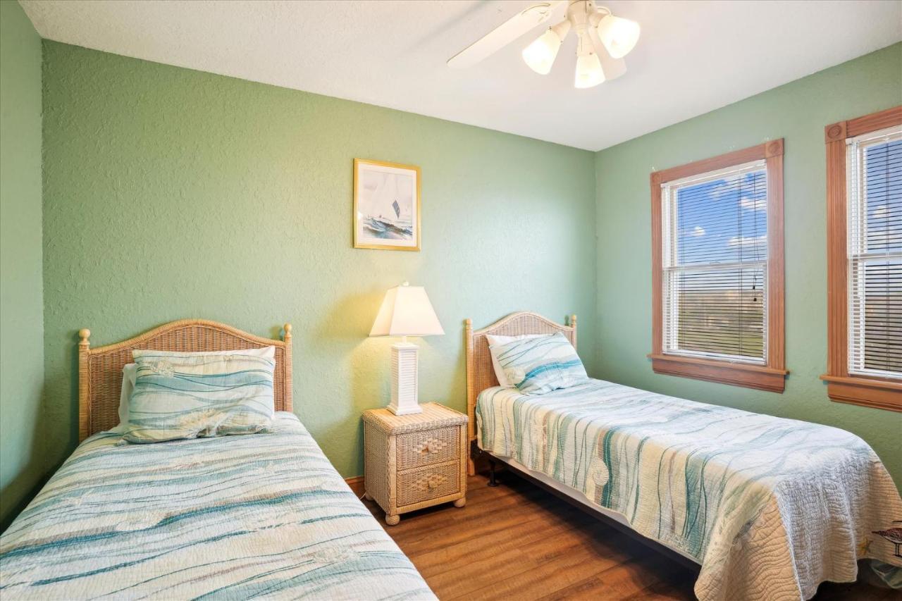 5727 - Whalebone Station By Realty *