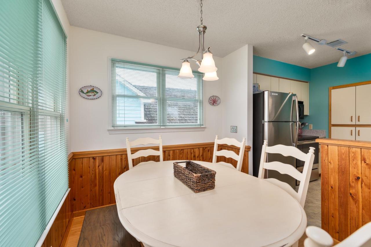 5596 - Peak To Shore By Realty *