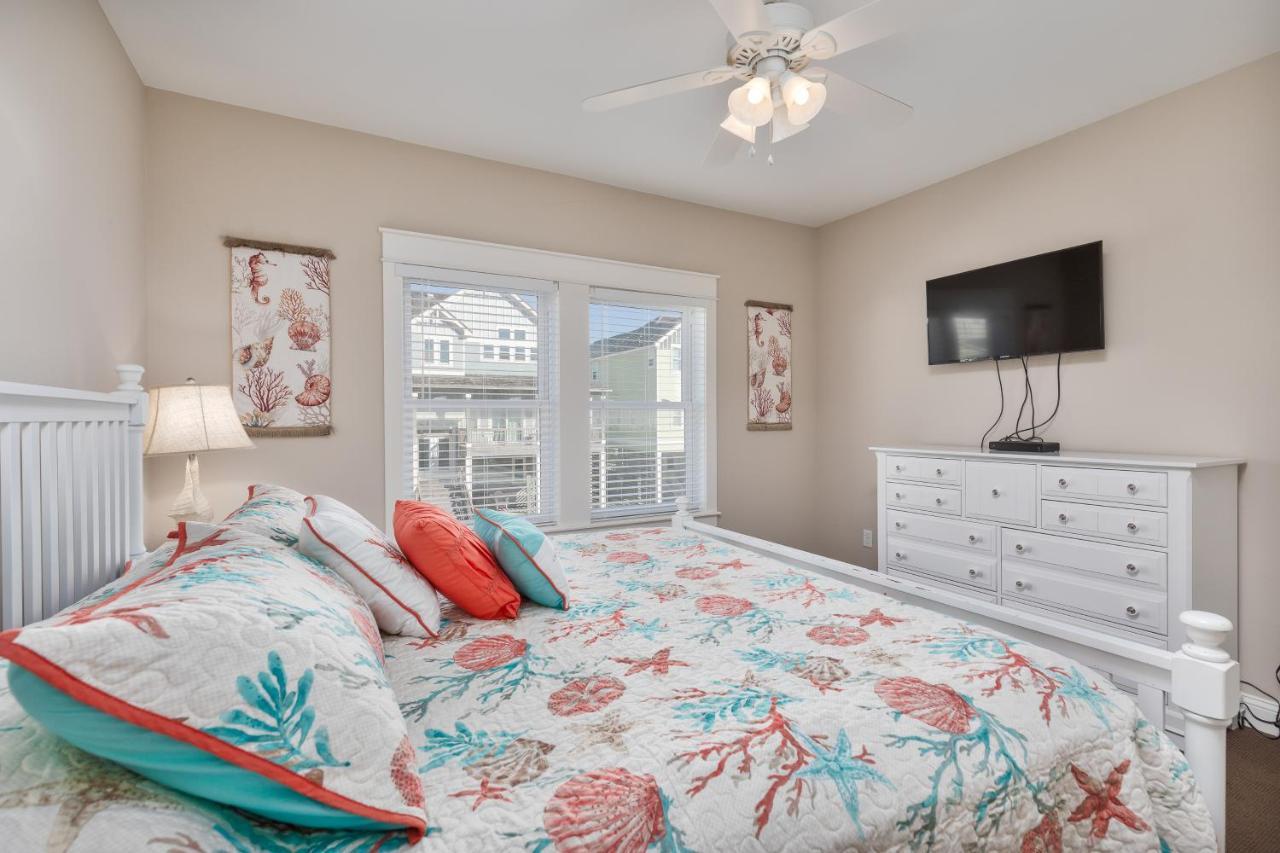 5548 - Toes In The By Realty Holiday home *