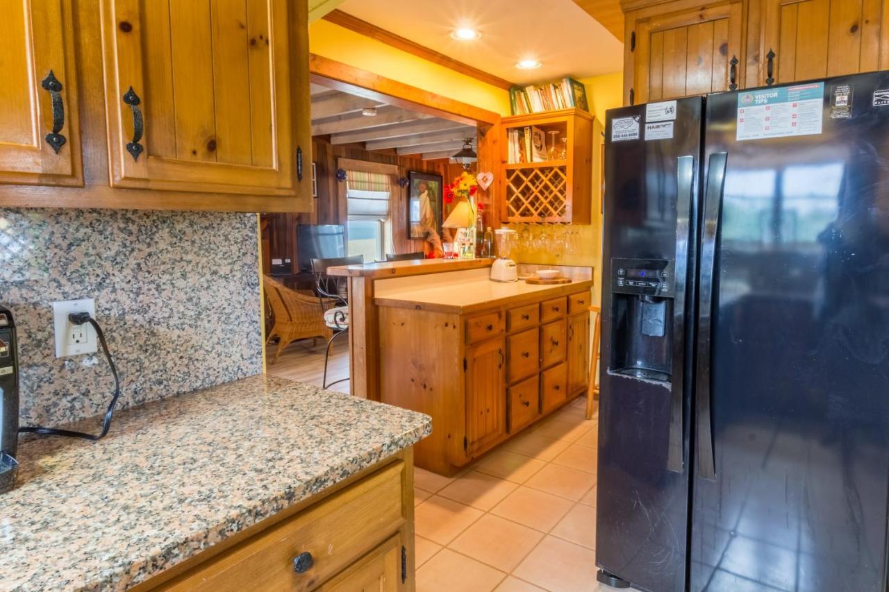5452 - Sea Captain's By Realty *