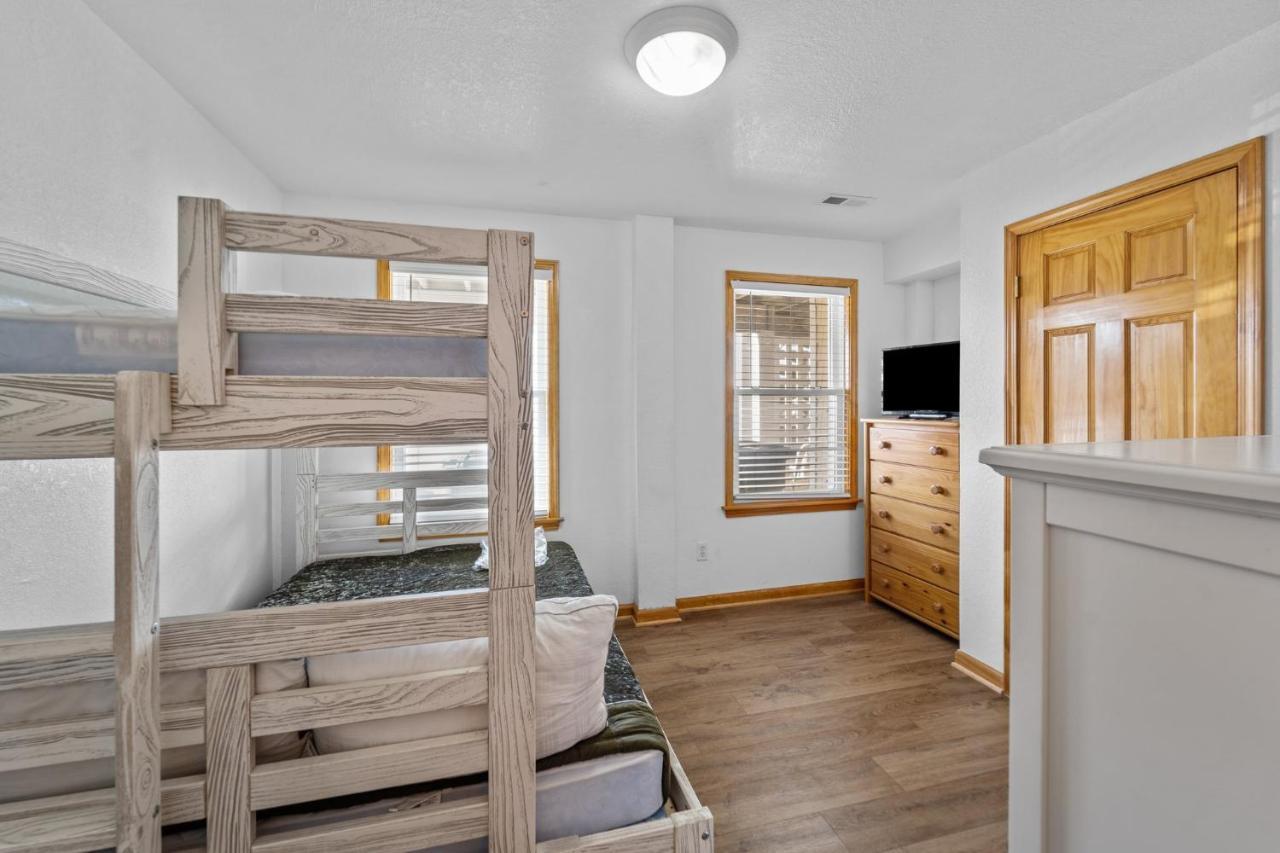 5703 - The Fritz Carlton By Resort Realty