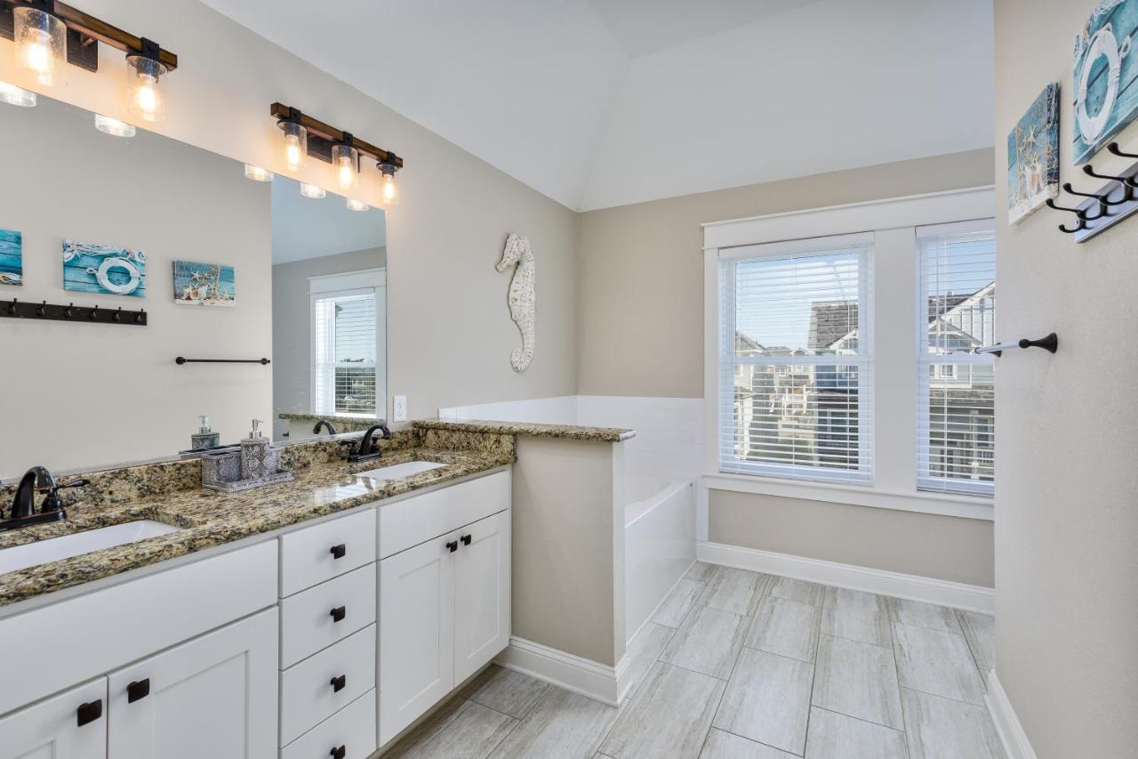 5548 - Toes In The By Realty Holiday home