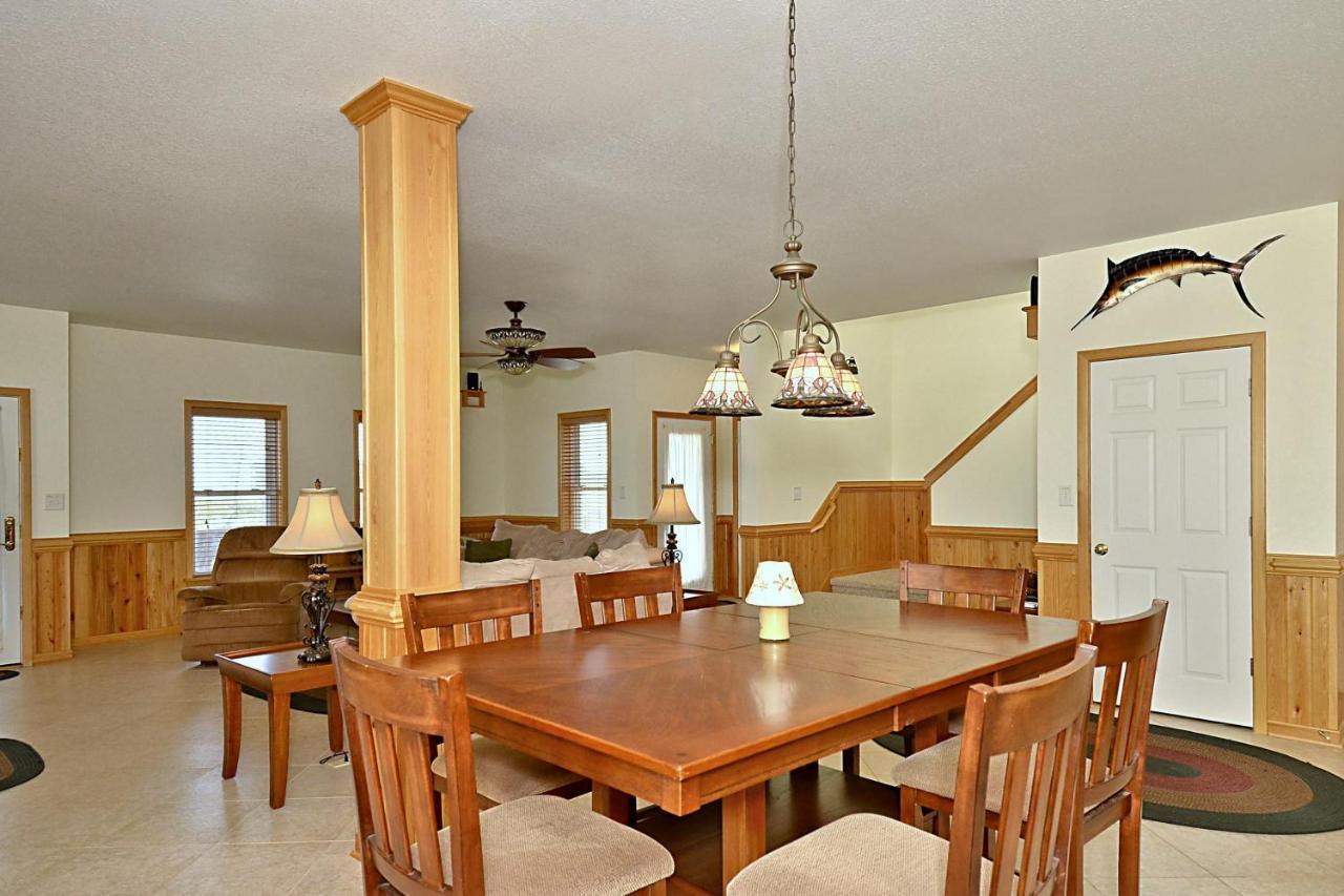 5422 - Raynors Rest By Realty *