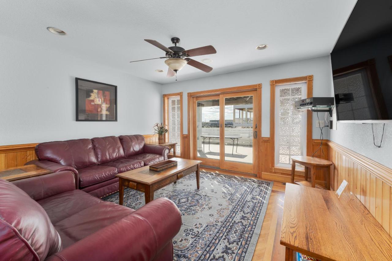 5566 - Pearl Jam By Realty Nags Head