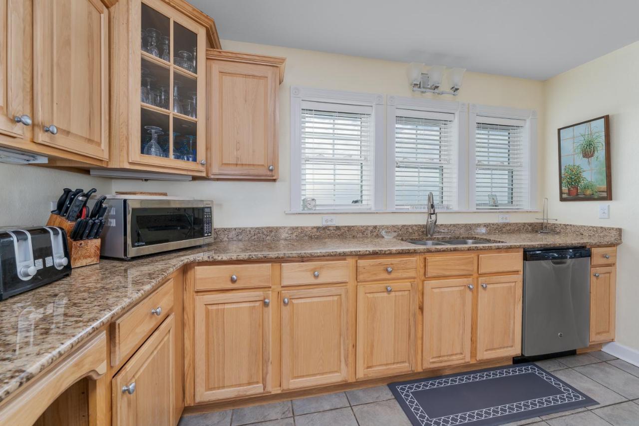 6039 - Sun Kissed By Realty Holiday home *
