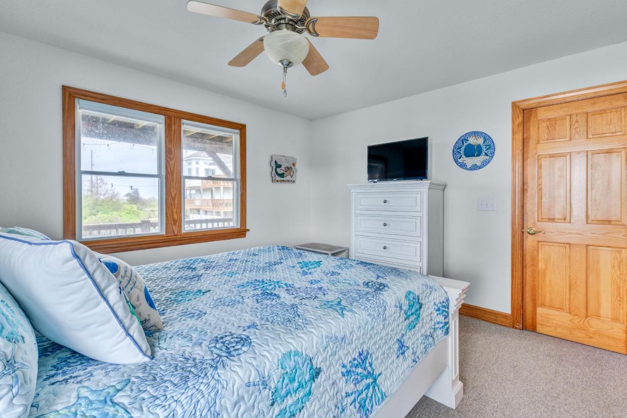 6040 - Redheaded Mermaid By Realty *
