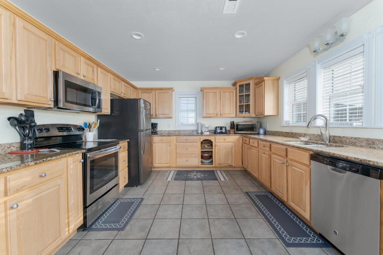 6039 - Sun Kissed By Realty