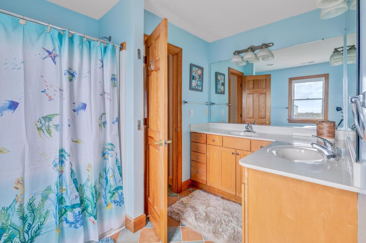 6040 - Redheaded Mermaid By Realty *