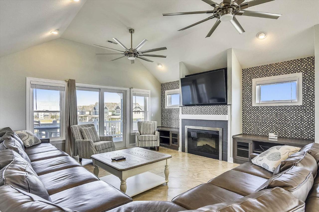 5552 - Tradewinds 1 By Realty *