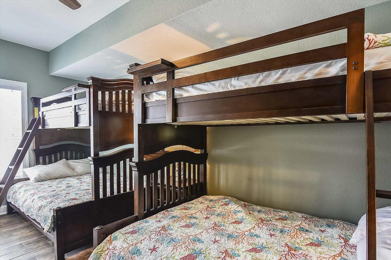 5552 - Tradewinds 1 By Realty *