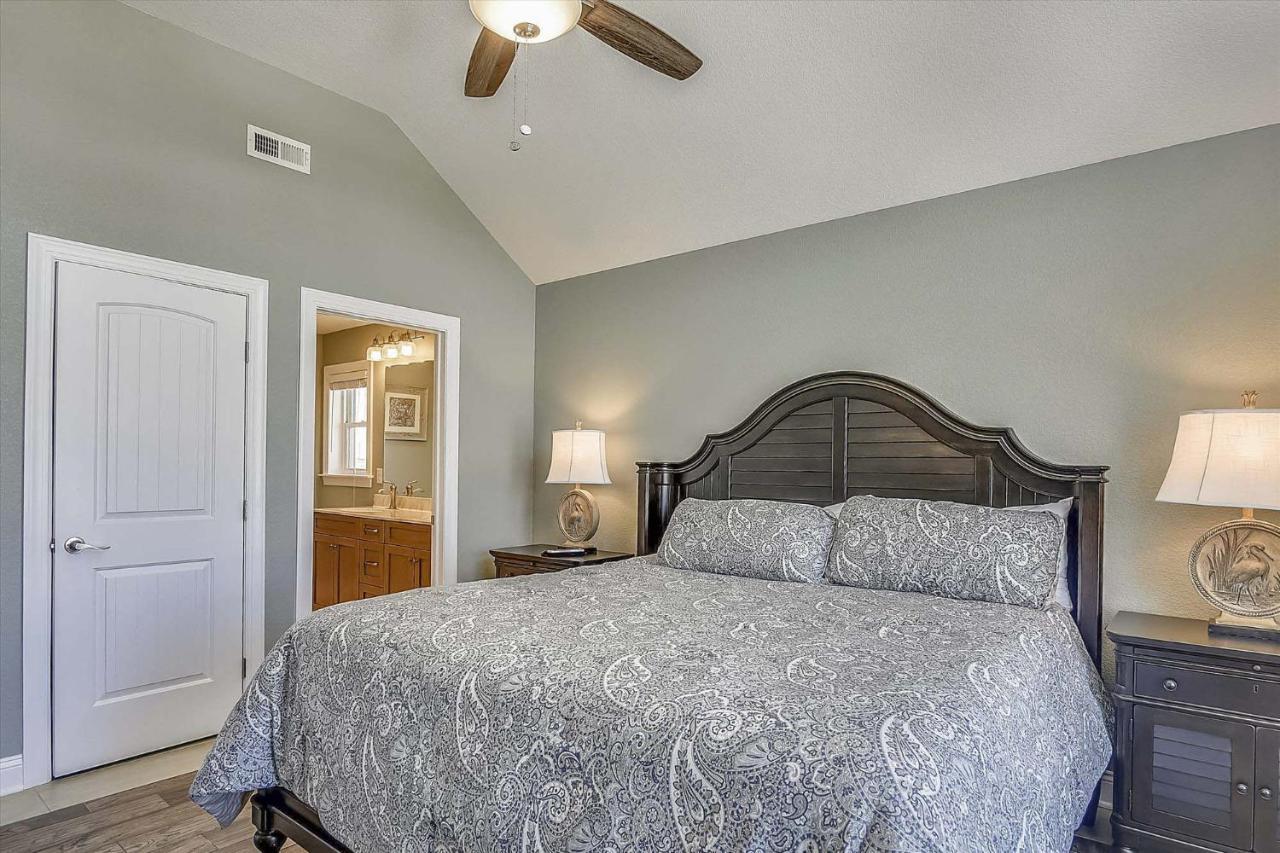 5552 - Tradewinds 1 By Realty