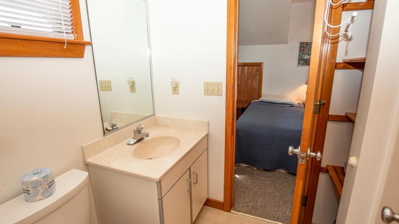 Snh418, Blue Cloud- Oceanside, Ocean Views, Sun Decks, Hot Tub Holiday home