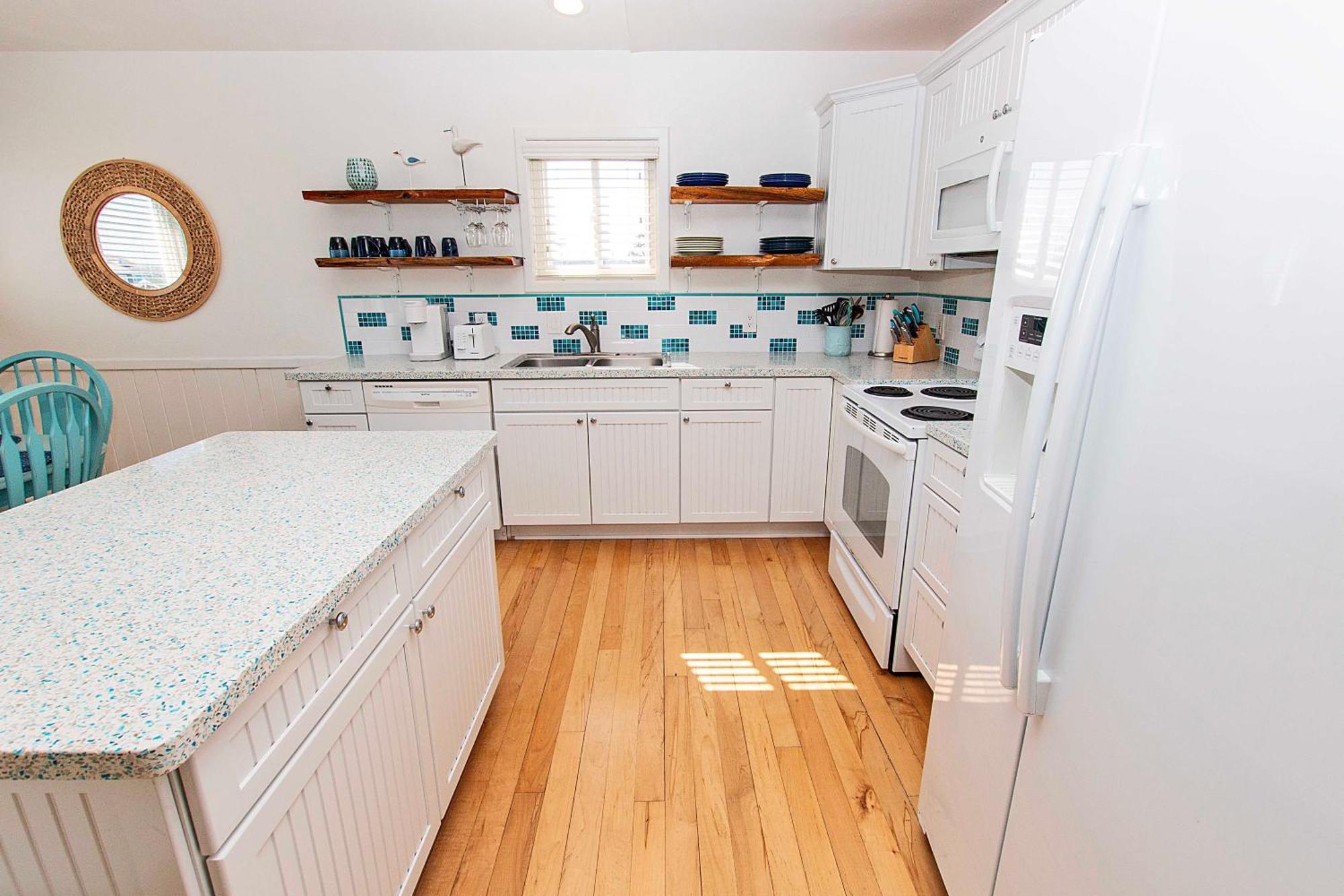 Nh301, Driftwood Dreaming- Hot Tub, Oceanside, Close To Ocean!
