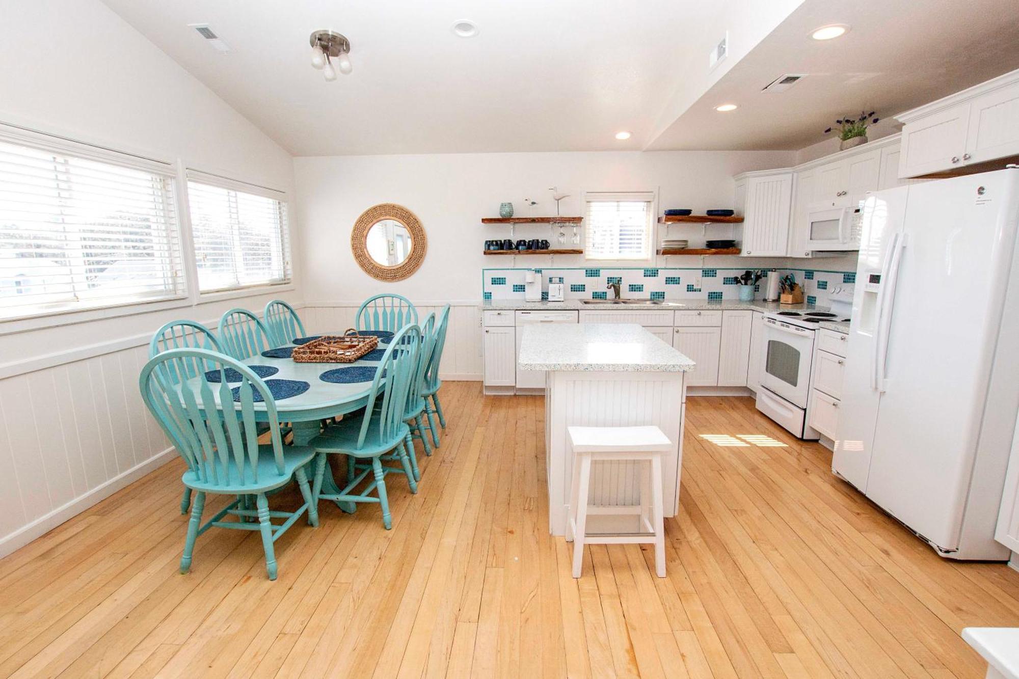 Nh301, Driftwood Dreaming- Hot Tub, Oceanside, Close To Ocean! Holiday home *