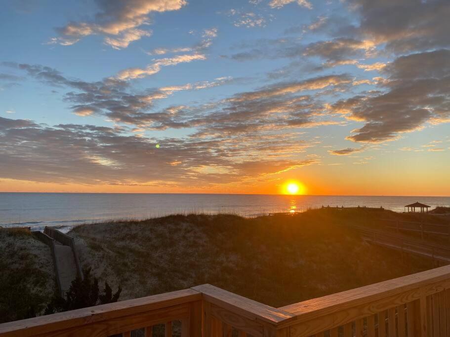 Hammerheads Hideaway! Oceanfront, Nags Head! Free Pool Heat April & May!