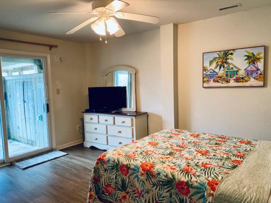 Hammerheads Hideaway! Oceanfront, Nags Head! Free Pool Heat April & May! Nags Head