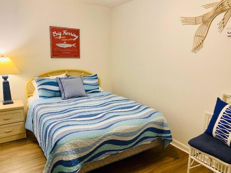 Hammerheads Hideaway! Oceanfront, Nags Head! Free Pool Heat April & May! Holiday home *
