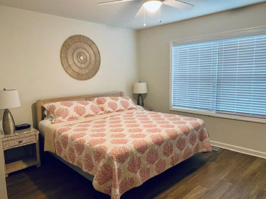 Hammerheads Hideaway! Oceanfront, Nags Head! Free Pool Heat April & May! Holiday home