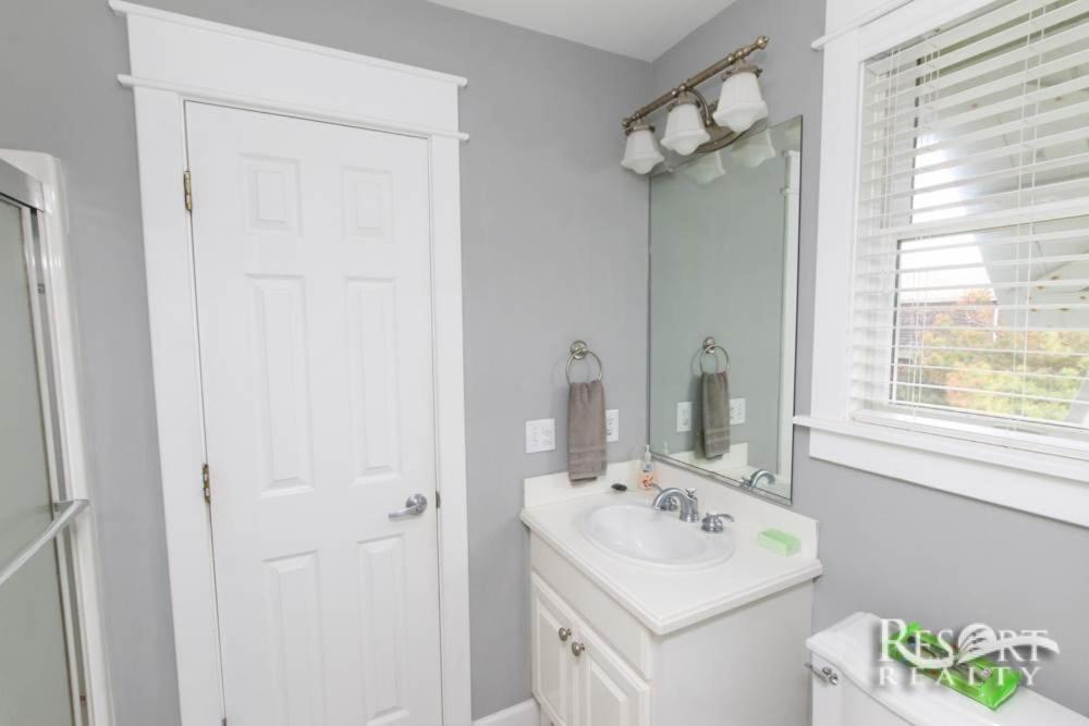 5434 - Live Oaks By Realty