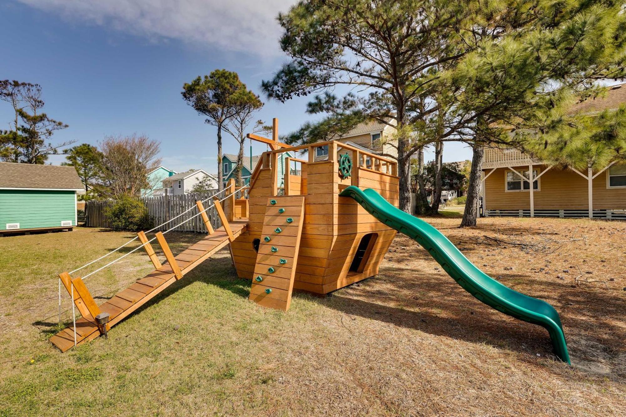 Dunn Dreamin Hot Tub, Pirate Fort, And Fire Pit! Holiday home Nags Head