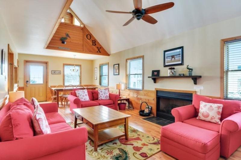 7100 Pelican Oasis 1 Min Walk To The