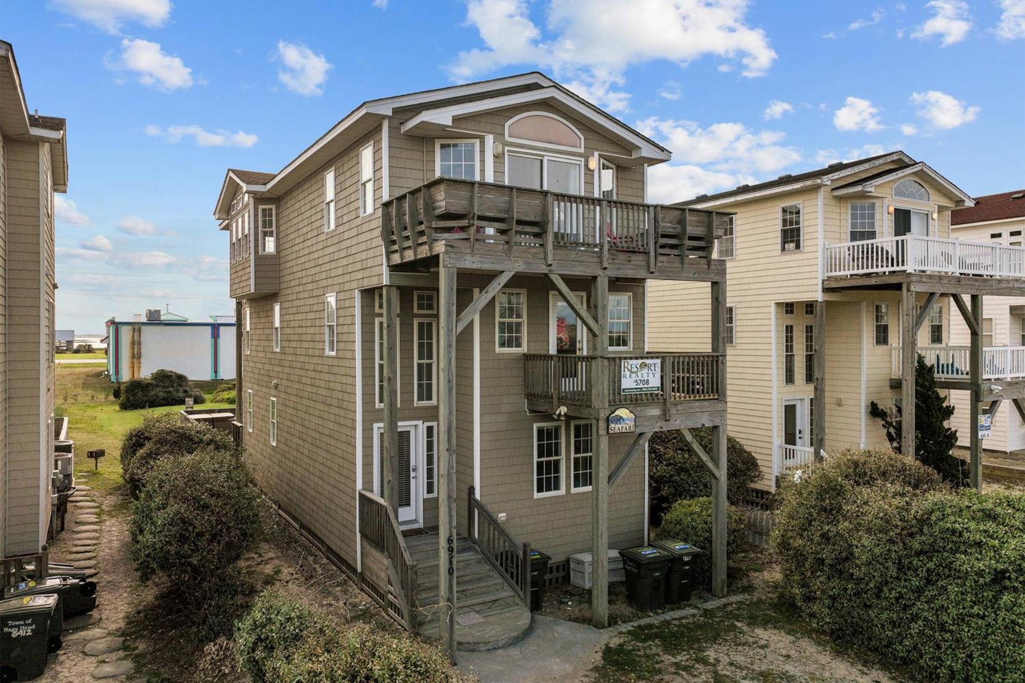 5708 - Seafari By Realty *