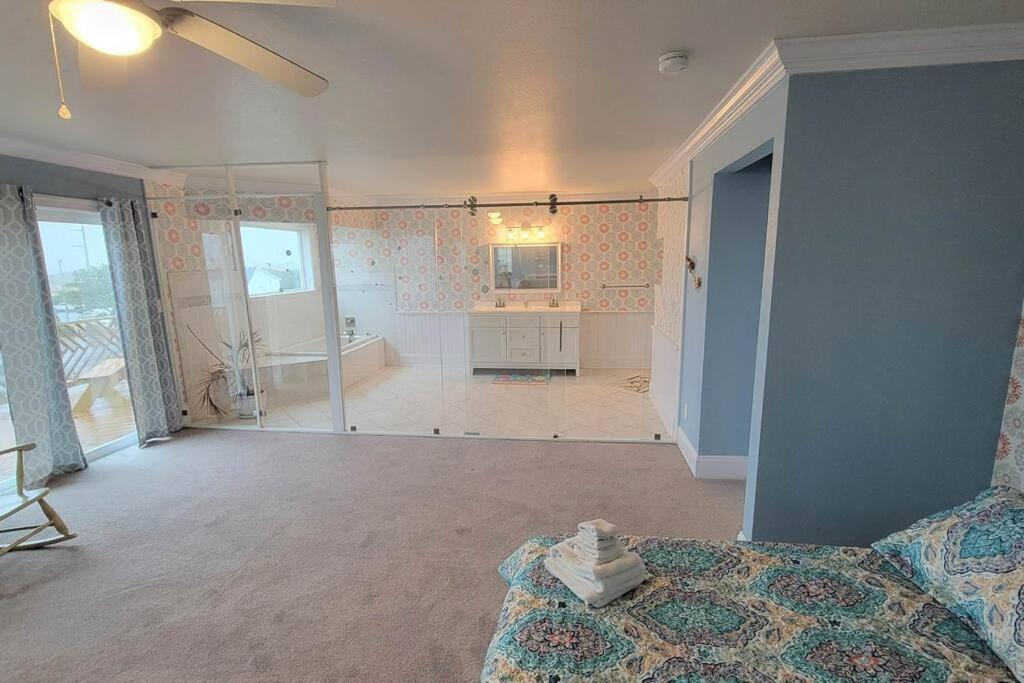 6812 Rd, Semi Oceanfront, Pool, Hot Tub Holiday home Nags Head