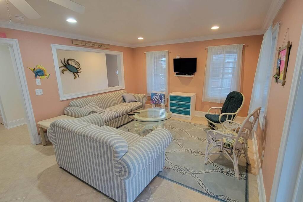 Holiday home 6812 Rd, Semi Oceanfront, Pool, Hot Tub *