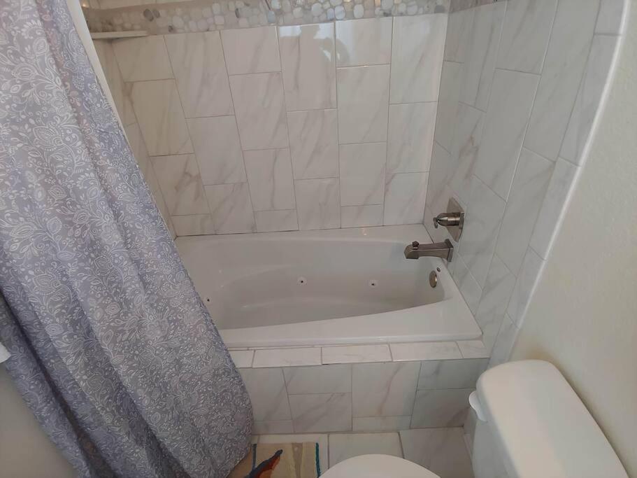 Holiday home 6812 Rd, Semi Oceanfront, Pool, Hot Tub Nags Head