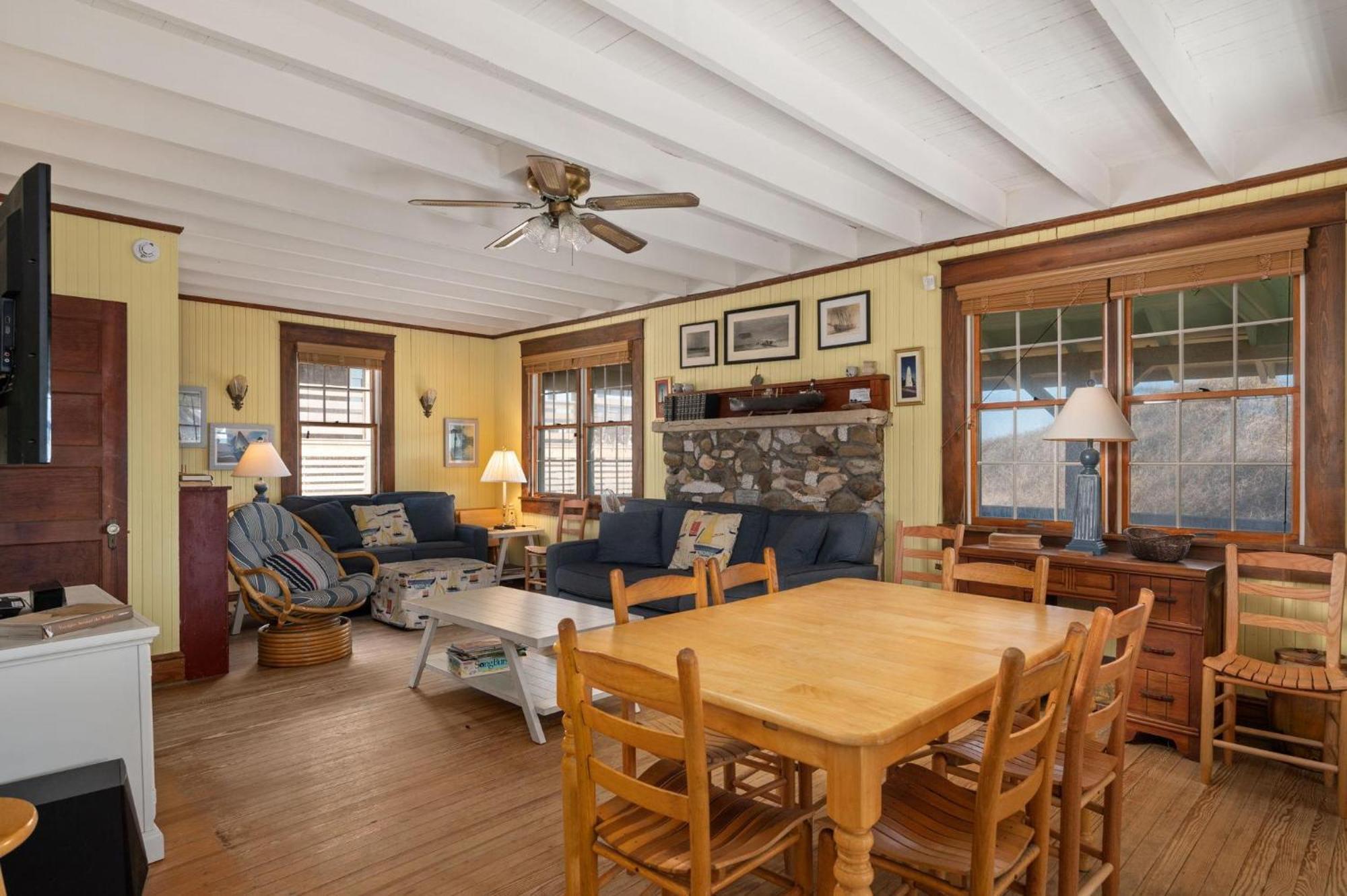 Nh225 Fourth Estate Holiday home