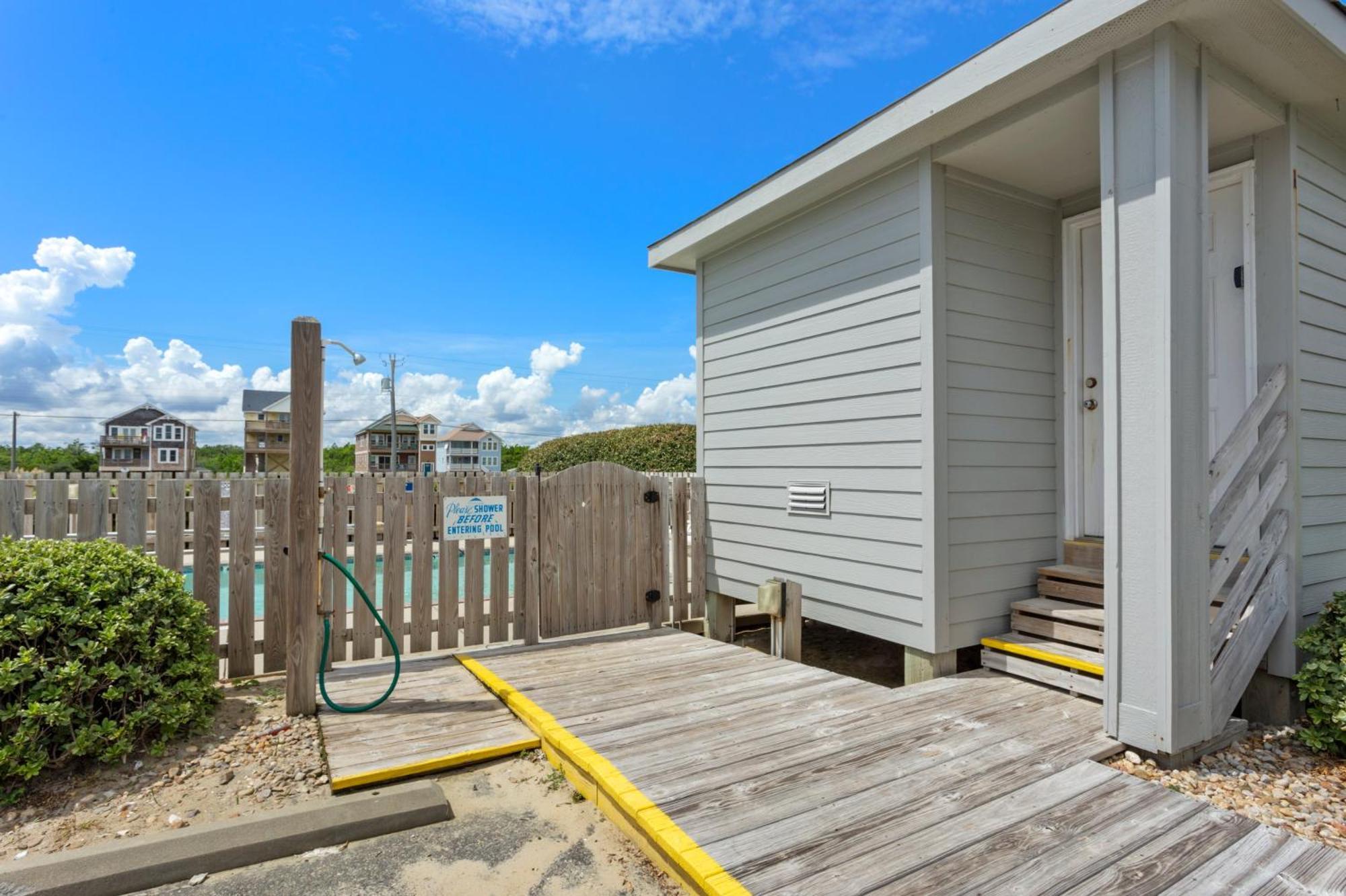Yc301 Yachtsman Oceanfront Community Pool