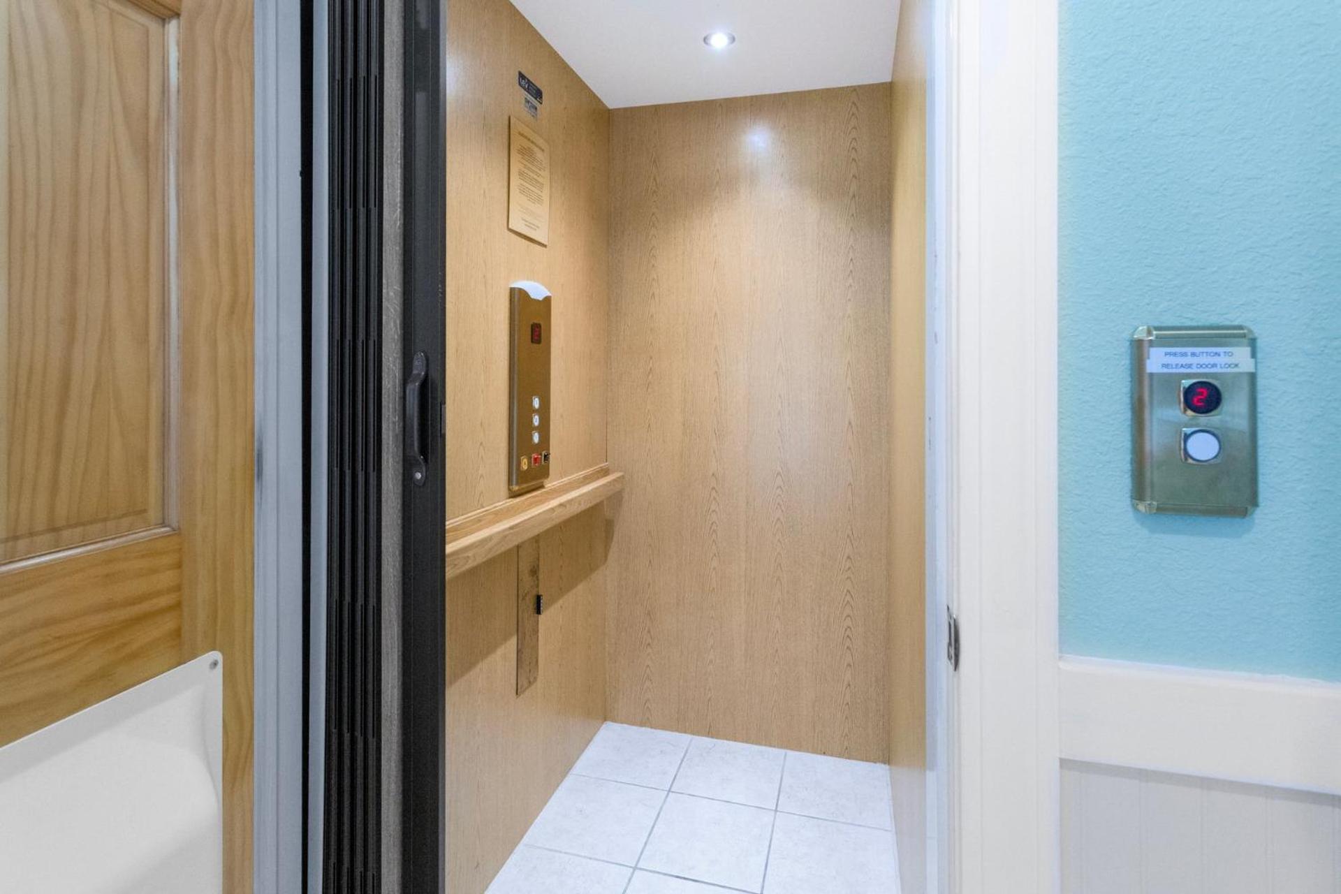 Just Fab 8 Bedrooms Oceanfront Luxury Saltwater Pool Elevator Game Holiday home Nags Head