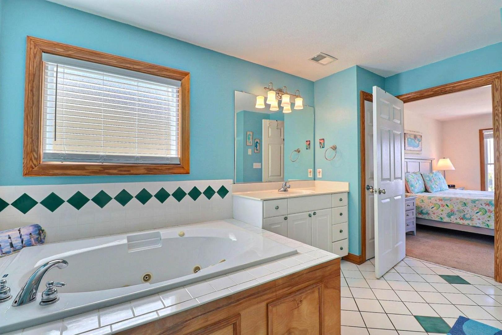 7080 Cool Breeze Oceanfront Pool Elevator