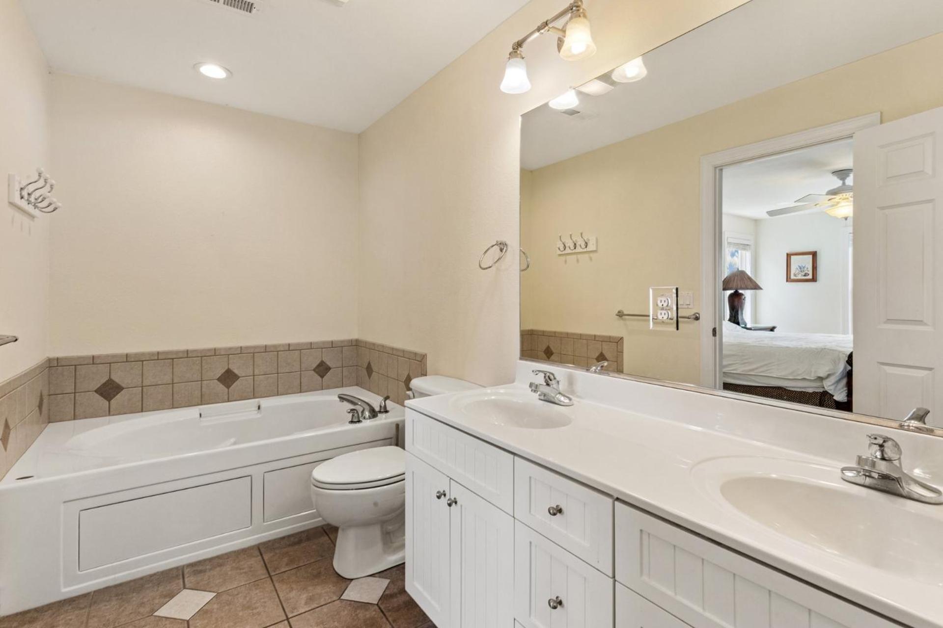 6107 No Wake Zone 4 Min Walk To Pool Holiday home