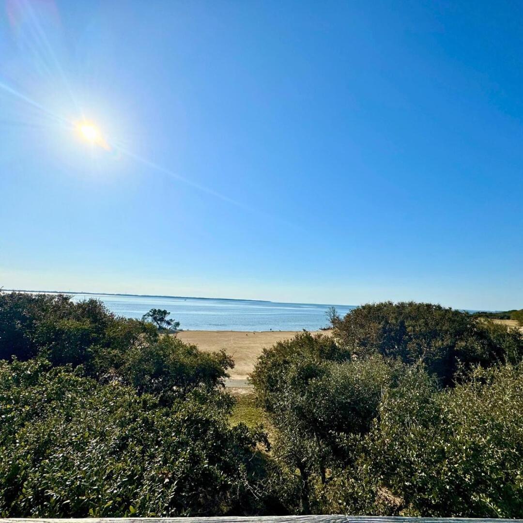 Holiday home Waterfront Luxury W-beach Resort-pool-golf-tennis-fishing & Views!